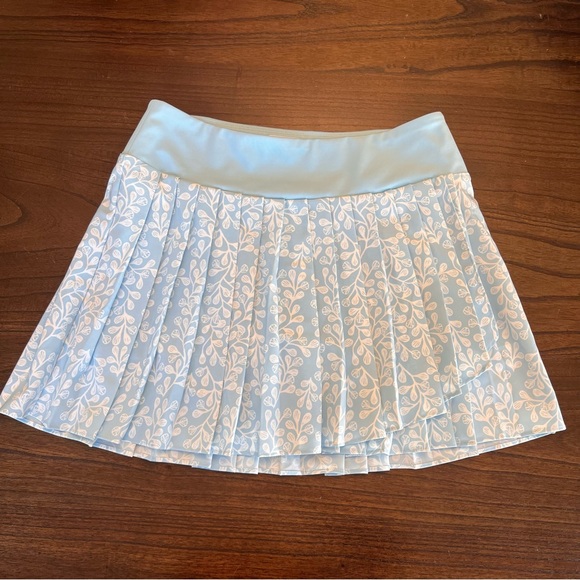 Sigrid Olsen Light Blue and White Leaf Pattern Mini Skort - Picture 3 of 8